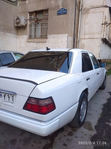 Mercedes E 220 1990, 384,000 km - 2.0 l - Bakı