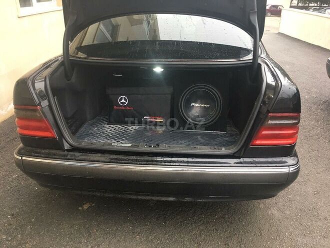 Mercedes E 280 2001, 230,000 km - 2.8 l - Bakı