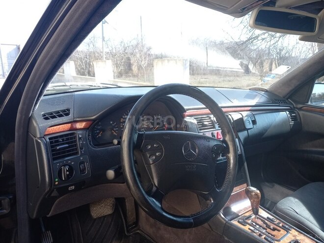 Mercedes E 240 1999, 400,017 km - 2.4 l - Neftçala