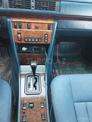 Mercedes E 220 1995, 638,000 km - 2.2 l - Sumqayıt