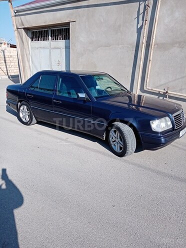 Mercedes E 220 1995, 638,000 km - 2.2 l - Sumqayıt