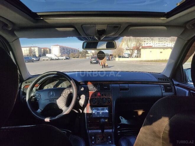 Mercedes E 220 1999, 450,000 km - 2.2 л - Sumqayıt