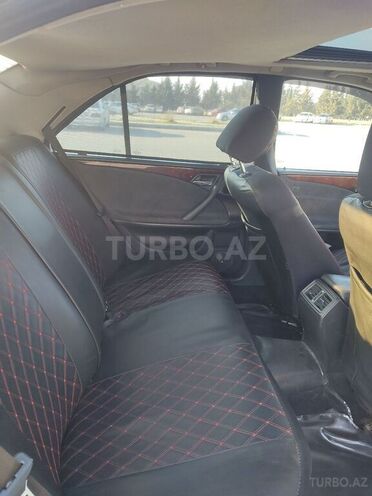 Mercedes E 220 1999, 450,000 km - 2.2 л - Sumqayıt