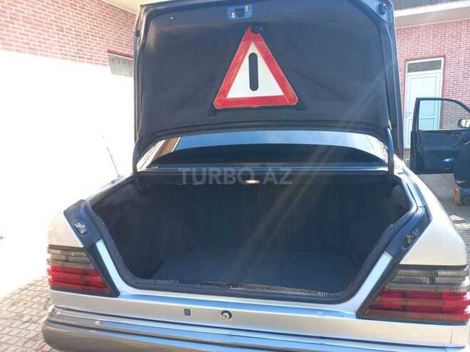 Mercedes E 220 1995, 335,000 km - 2.2 l - Bakı