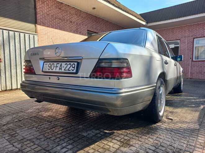 Mercedes E 220 1995, 335,000 km - 2.2 l - Bakı