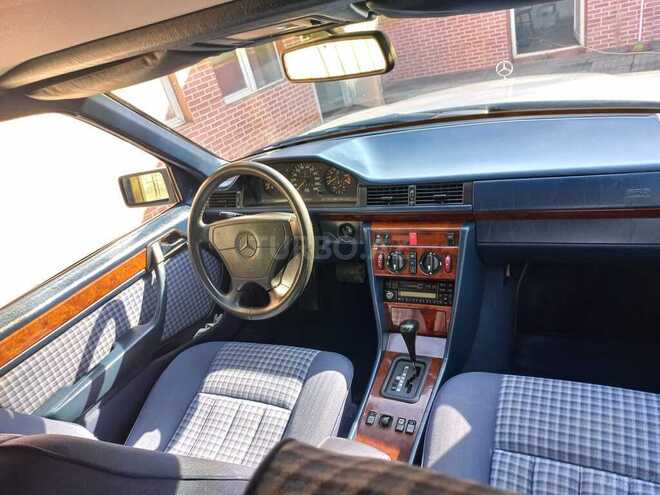 Mercedes E 220 1995, 335,000 km - 2.2 l - Bakı