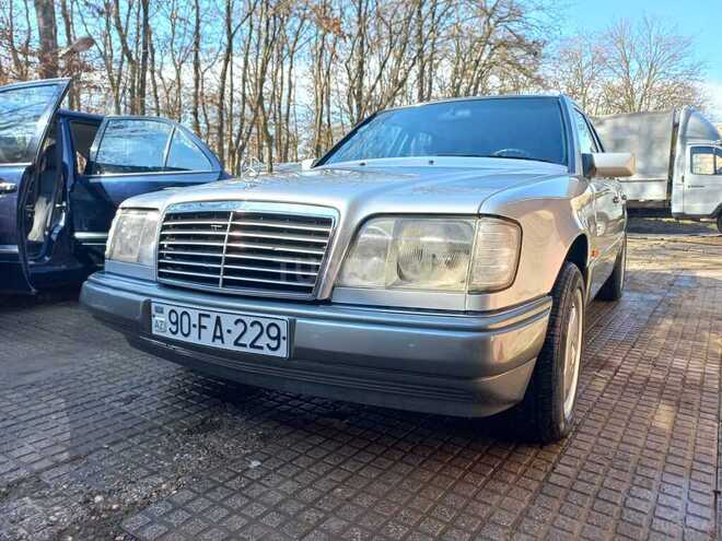 Mercedes E 220 1995, 335,000 km - 2.2 l - Bakı