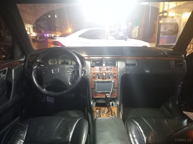 Mercedes E 240 1998, 239,690 km - 2.6 l - Bakı