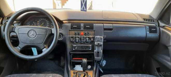 Mercedes E 240 1999, 389,000 km - 2.4 л - Xırdalan