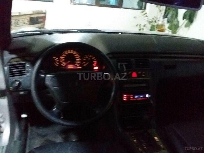Mercedes E 280 1998, 292,811 km - 2.8 l - Zaqatala