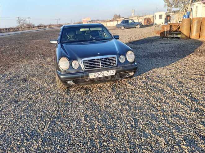 Mercedes E 240 1999, 250,000 km - 2.4 l - Salyan