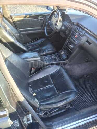Mercedes E 240 1999, 250,000 km - 2.4 l - Salyan