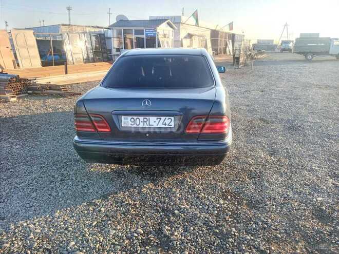 Mercedes E 240 1999, 250,000 km - 2.4 l - Salyan