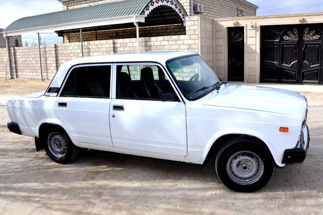 LADA (VAZ) 2107 2006, 54,000 km - 1.6 л - Salyan