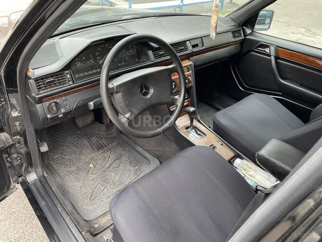 Mercedes E 250 1987, 254,180 km - 2.5 l - Bakı