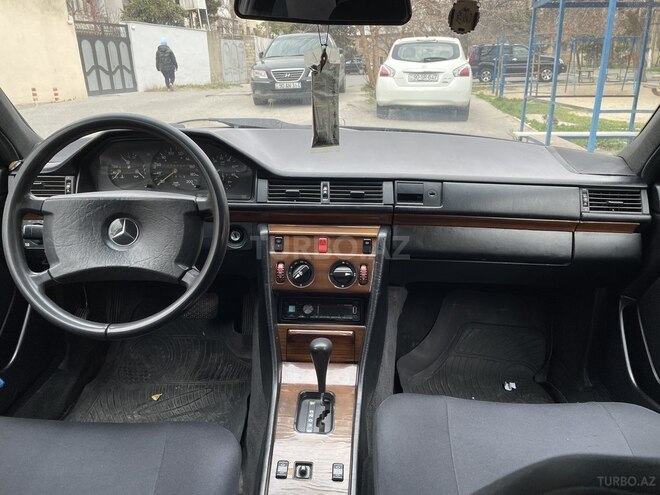 Mercedes E 250 1987, 254,180 km - 2.5 l - Bakı