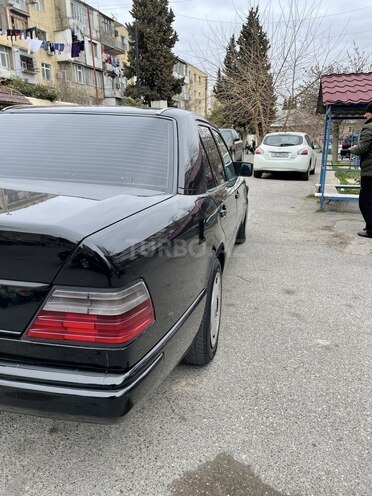 Mercedes E 250 1987, 254,180 km - 2.5 l - Bakı