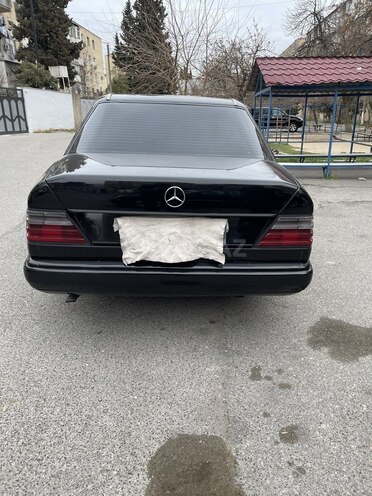 Mercedes E 250 1987, 254,180 km - 2.5 l - Bakı