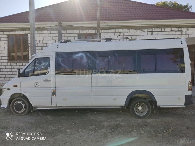 Mercedes  2001, 452,809 km - 2.2 л - Qazax