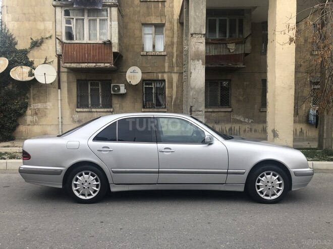Mercedes E 220 2000, 394,000 km - 2.2 л - Bakı