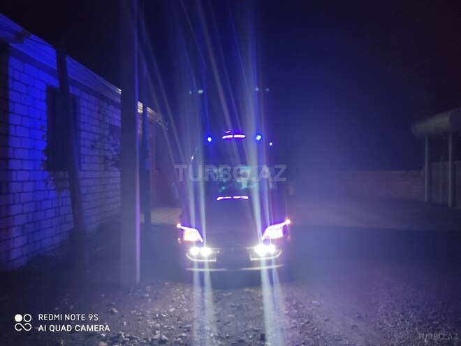 Mercedes  2001, 452,809 km - 2.2 л - Qazax