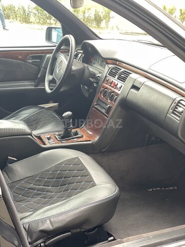 Mercedes E 220 1997, 300,000 km - 2.2 l - Bakı