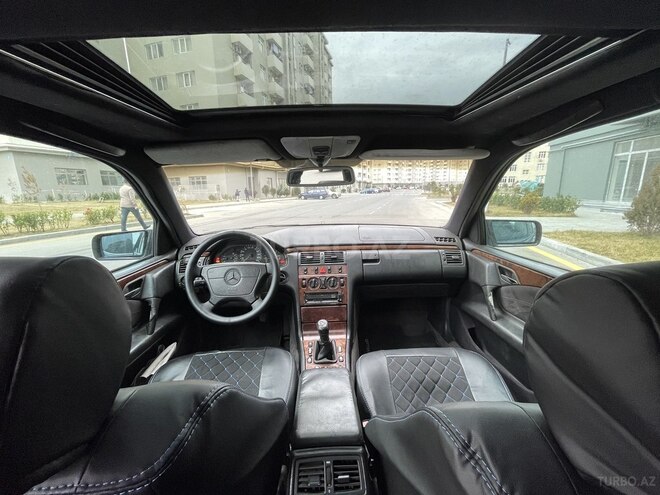 Mercedes E 220 1997, 300,000 km - 2.2 l - Bakı
