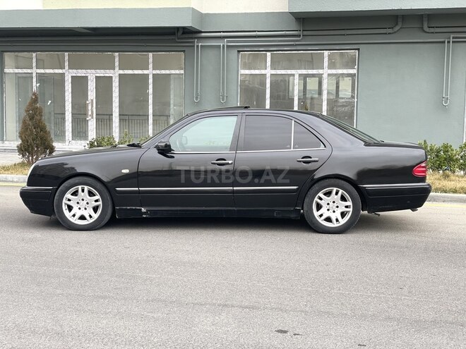 Mercedes E 220 1997, 300,000 km - 2.2 l - Bakı