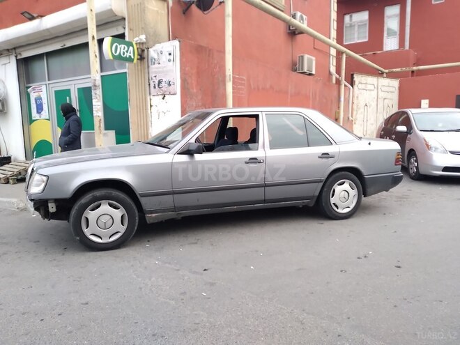 Mercedes E 300 1987, 453,624 km - 3.0 л - Bakı