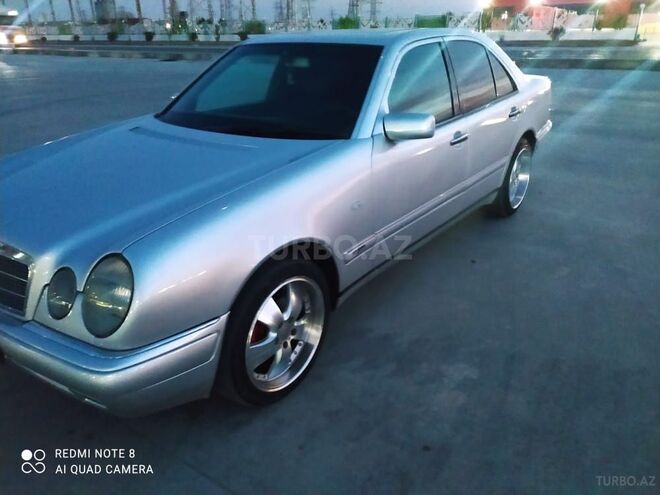 Mercedes E 220 1998, 332,560 km - 2.2 l - Sumqayıt