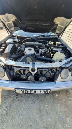 Mercedes E 220 1998, 332,560 km - 2.2 l - Sumqayıt
