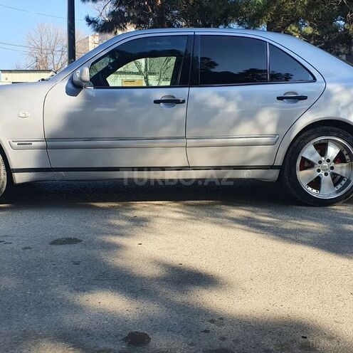 Mercedes E 220 1998, 332,560 km - 2.2 l - Sumqayıt