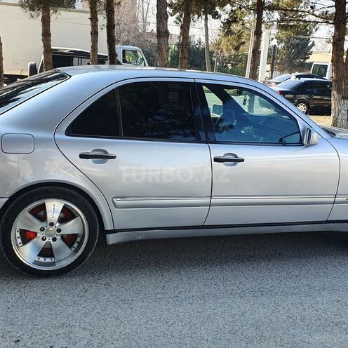 Mercedes E 220 1998, 332,560 km - 2.2 l - Sumqayıt