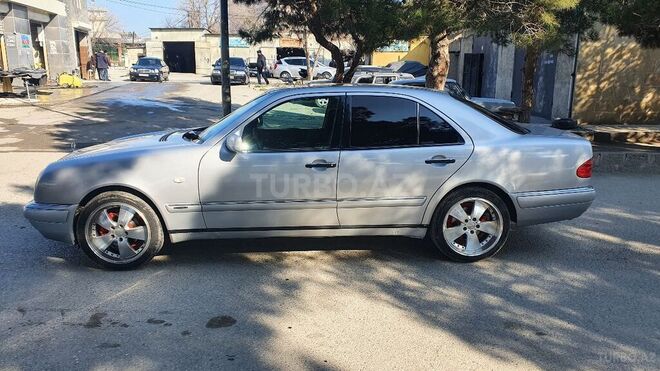 Mercedes E 220 1998, 332,560 km - 2.2 l - Sumqayıt