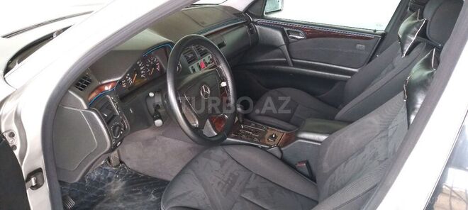 Mercedes E 240 1999, 296,000 km - 2.4 л - Hacıqabul