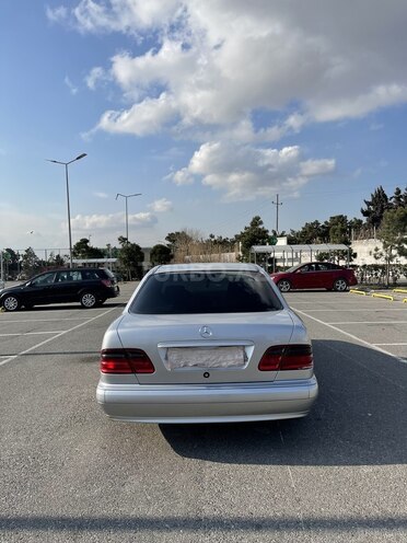 Mercedes E 200 1999, 324,000 km - 2.0 l - Bakı