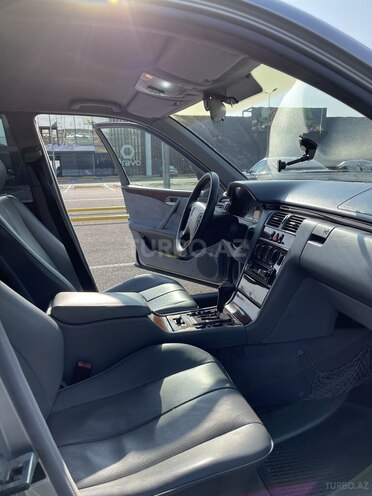 Mercedes E 200 1999, 324,000 km - 2.0 l - Bakı