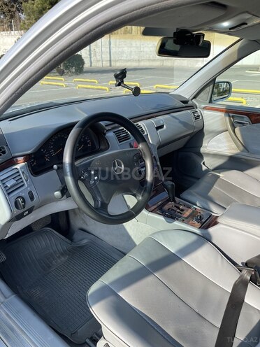 Mercedes E 200 1999, 324,000 km - 2.0 l - Bakı