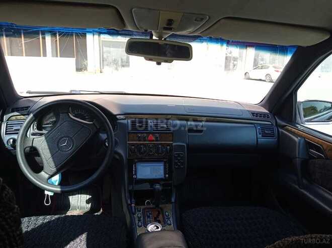 Mercedes E 240 1997, 264,613 km - 2.4 l - Bakı