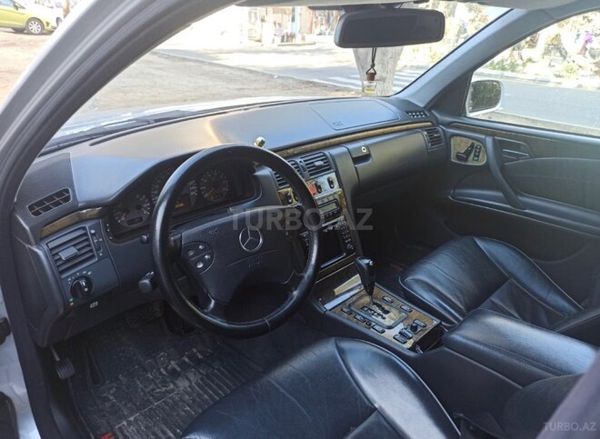 Mercedes E 320 2002, 21,600 km - 3.2 l - Ağcabədi