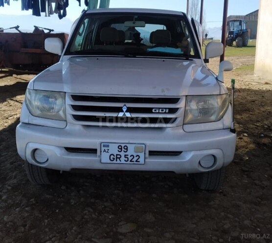 Mitsubishi Pajero io 2001, 203,000 km - 2.0 l - Yardımlı