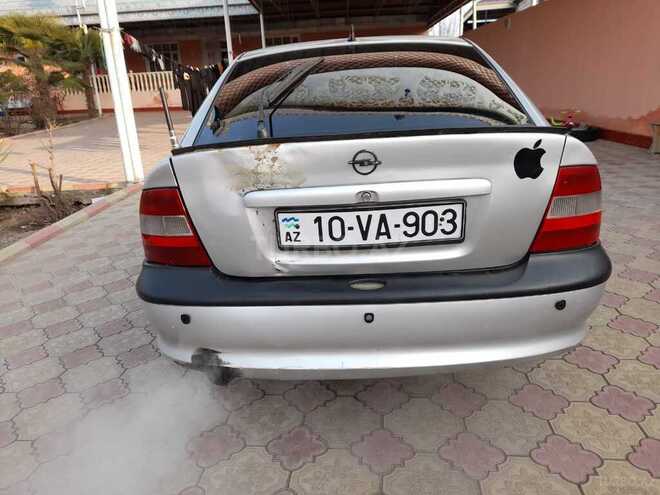 Opel Vectra 1996, 228,000 km - 1.6 л - Qazax