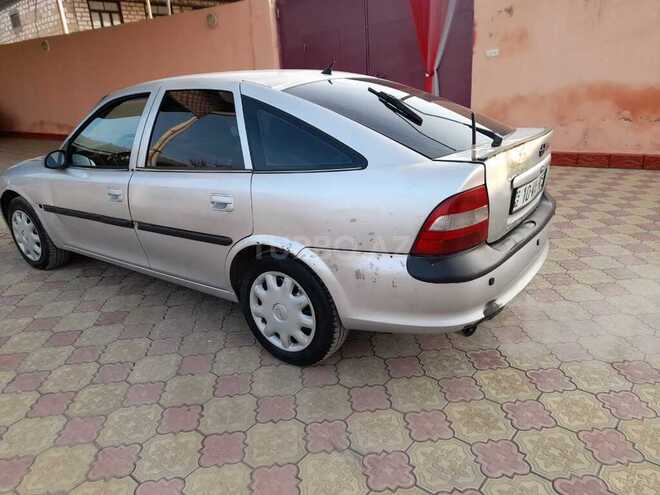 Opel Vectra 1996, 228,000 km - 1.6 л - Qazax