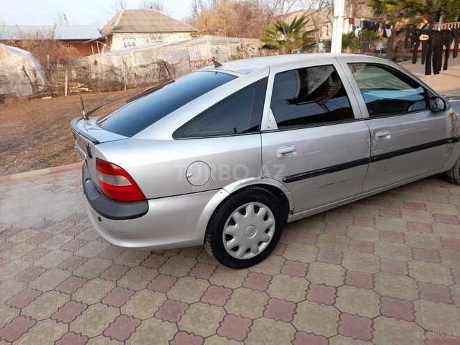 Opel Vectra 1996, 228,000 km - 1.6 л - Qazax