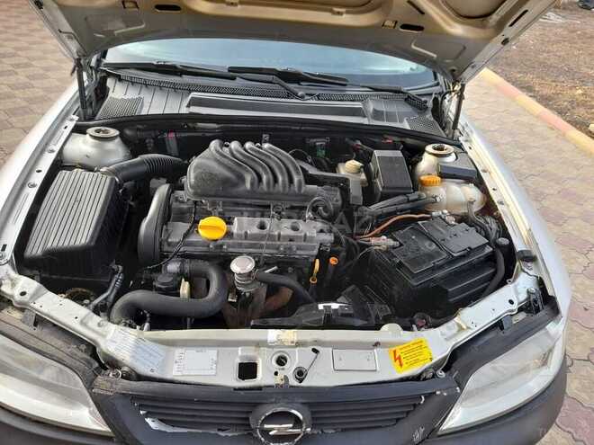 Opel Vectra 1996, 228,000 km - 1.6 л - Qazax