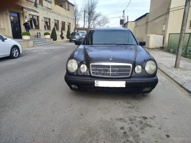Mercedes E 220 1997, 174,500 km - 2.2 l - Bakı