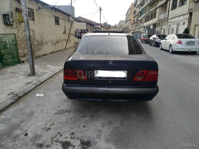 Mercedes E 220 1997, 174,500 km - 2.2 l - Bakı