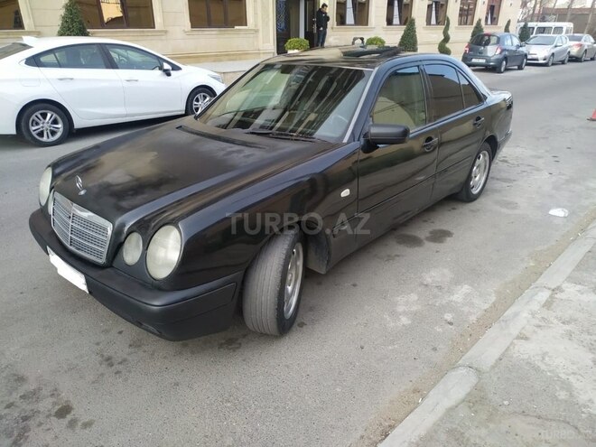 Mercedes E 220 1997, 174,500 km - 2.2 l - Bakı