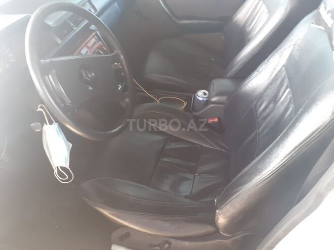 Mercedes E 200 1990, 150,000 km - 2.0 l - Bakı