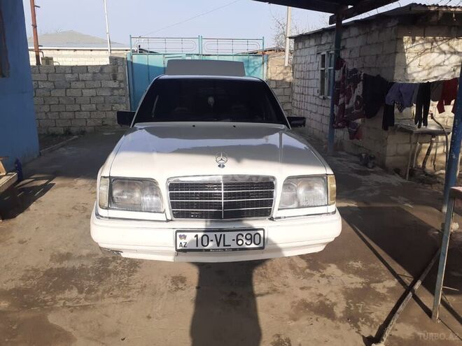 Mercedes E 200 1990, 150,000 km - 2.0 l - Bakı